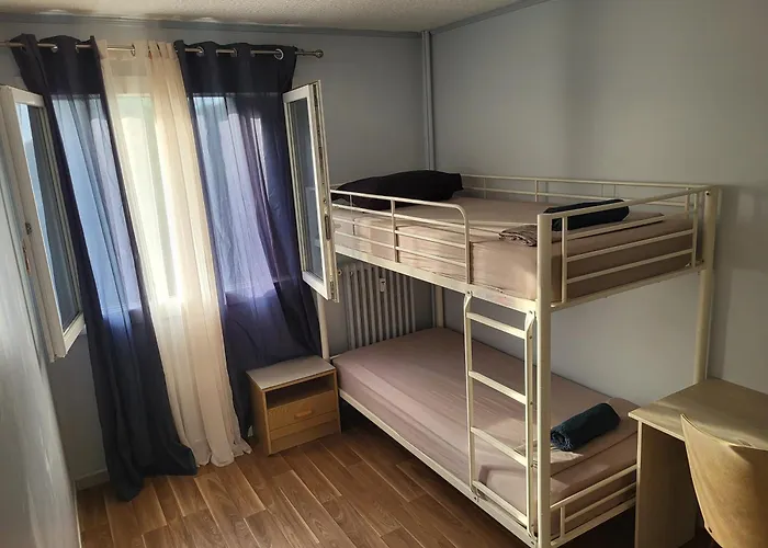 Private Room-3 In Hannana Apartment- 2 Min Walk To Tram 12 Min To Nice Train Station 15 Min To Massena Place