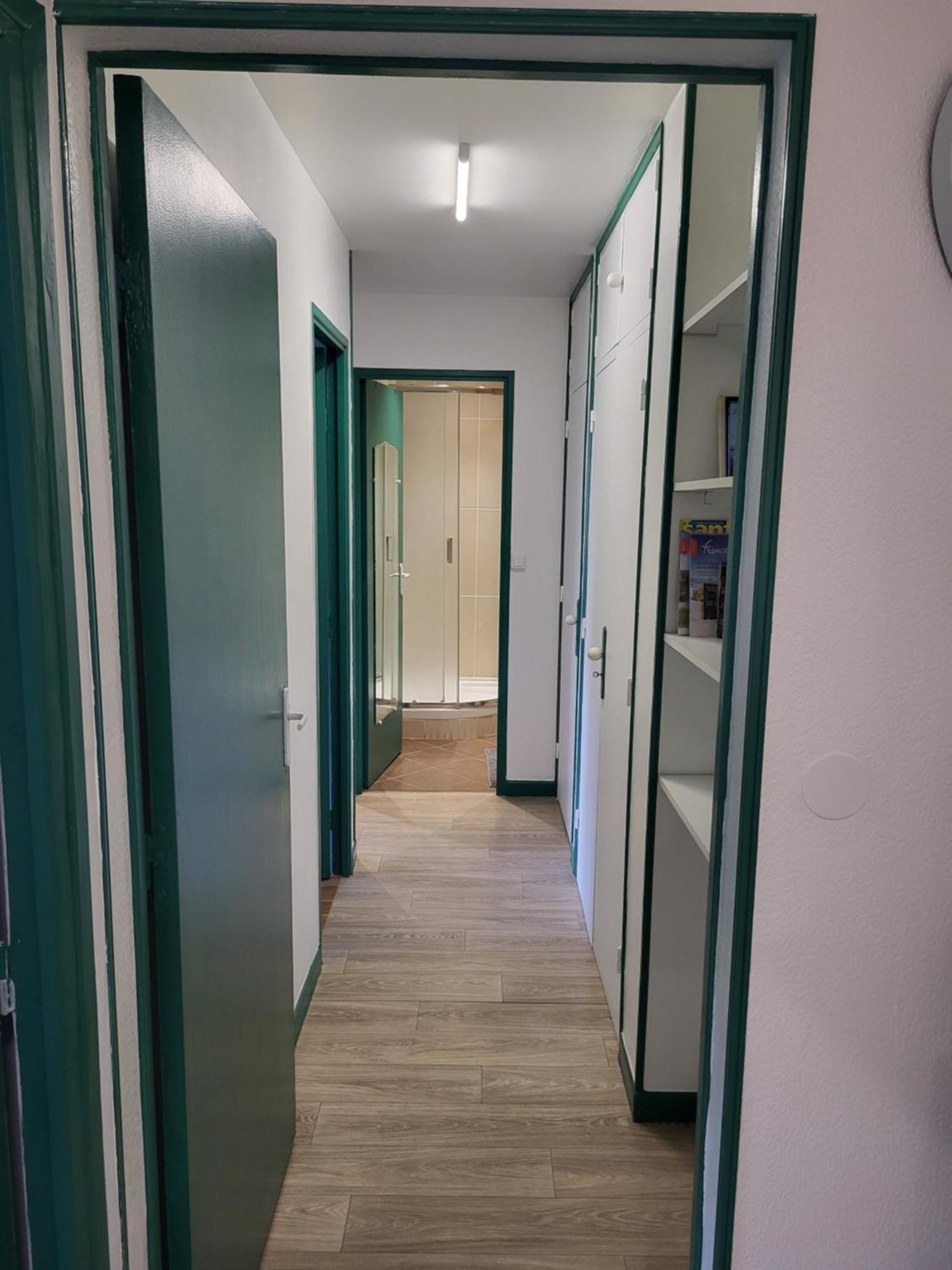 Private Room-3 In Hannana Apartment- 2 Min Walk To Tram 12 Min To Nice Train Station 15 Min To Massena Place