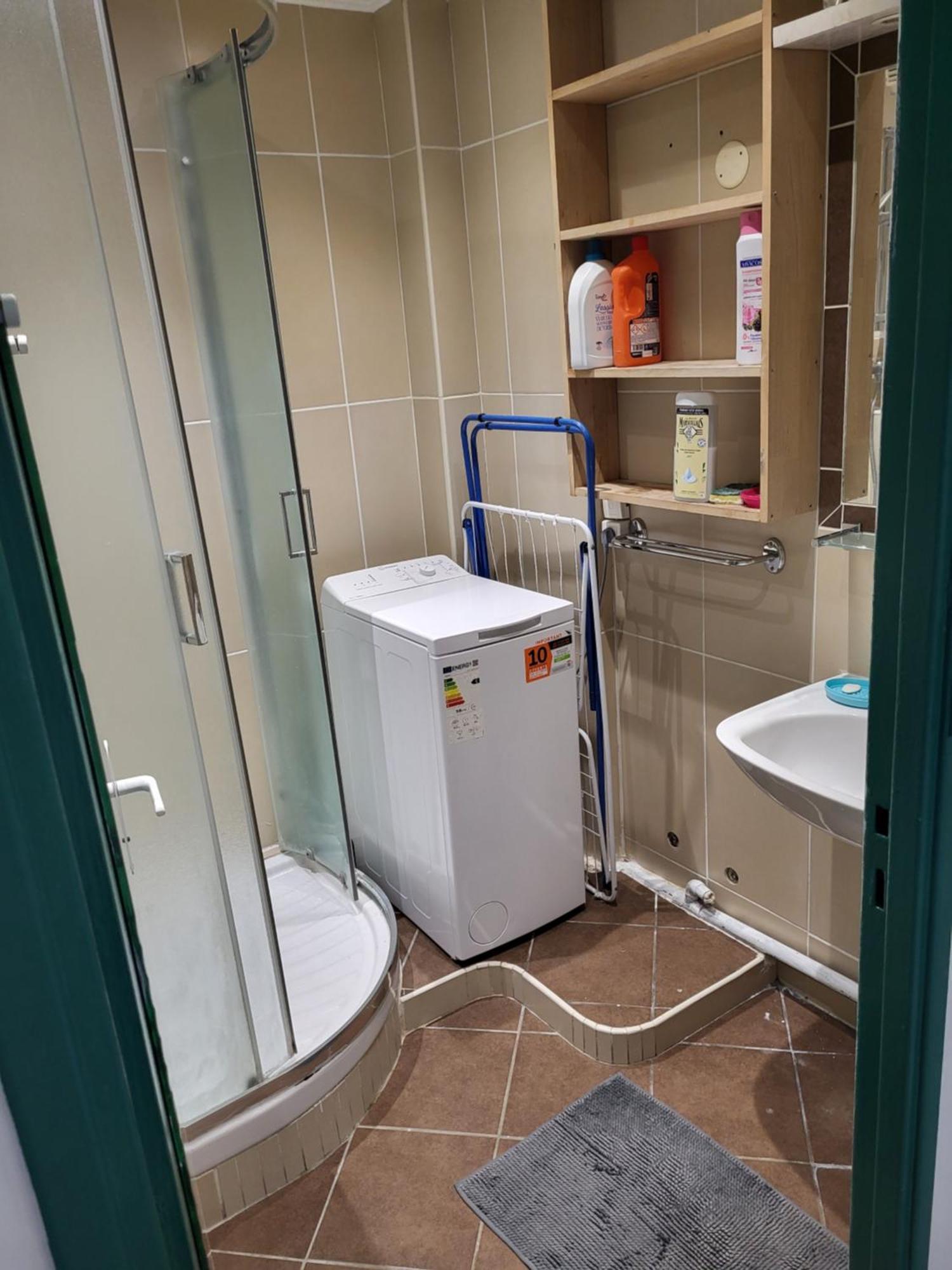 Privatunterkunft Private Room-3 In Hannana Apartment- 2 Min Walk To Tram 12 Min To Train Station 15 Min To Massena Place Nizza