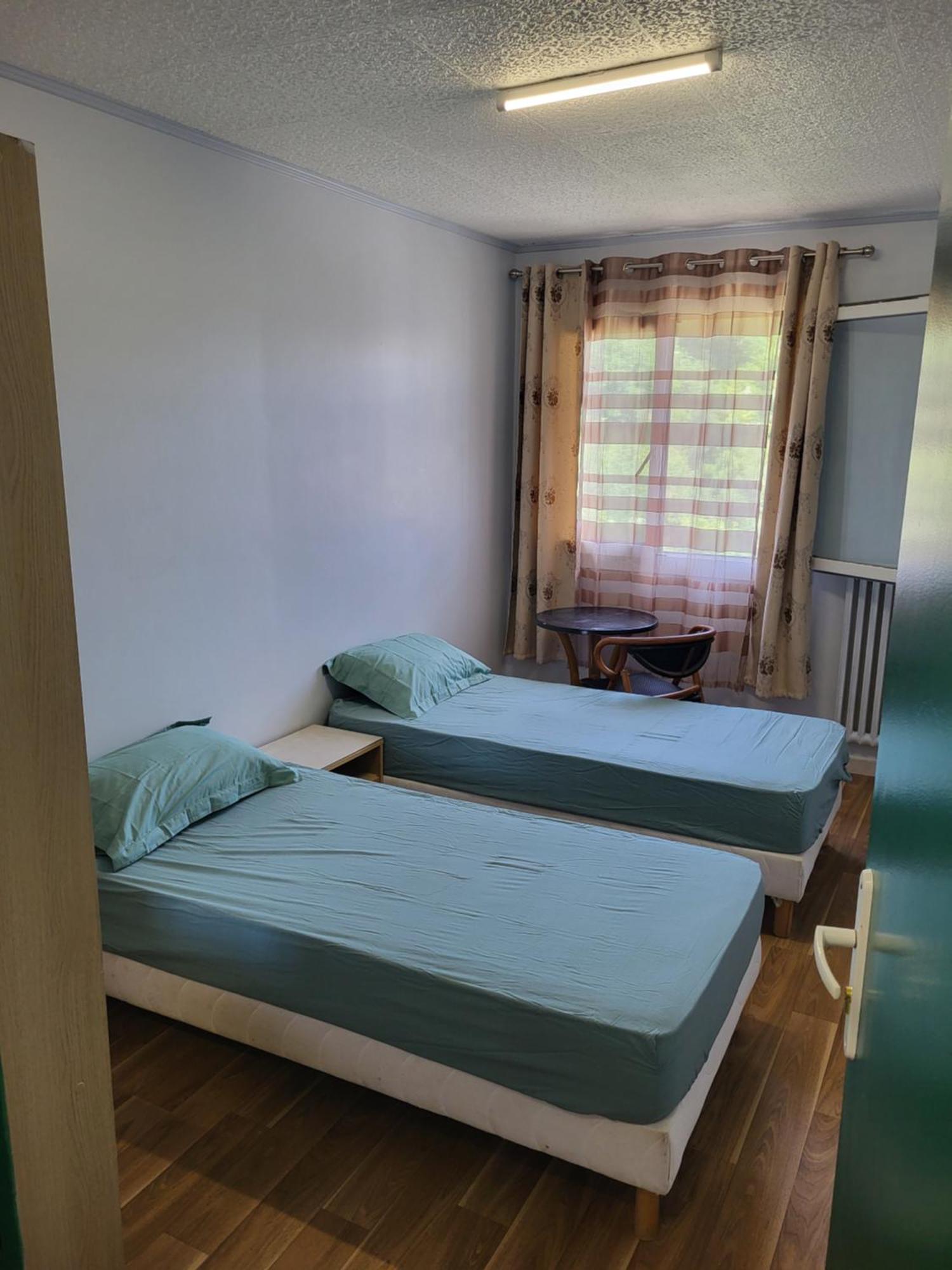 Private Room-3 In Hannana Apartment- 2 Min Walk To Tram 12 Min To Nice Train Station 15 Min To Massena Place Séjour chez l'habitant